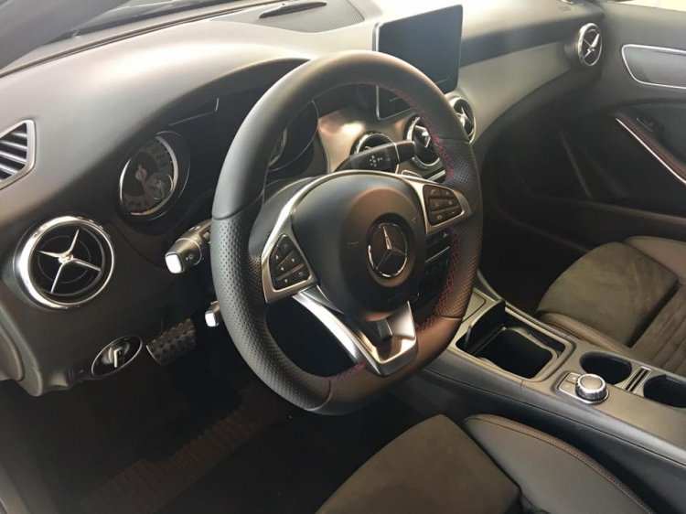 Mercedes-Benz GLA 220 d Automatic Premium - Clicca l'immagine per chiudere